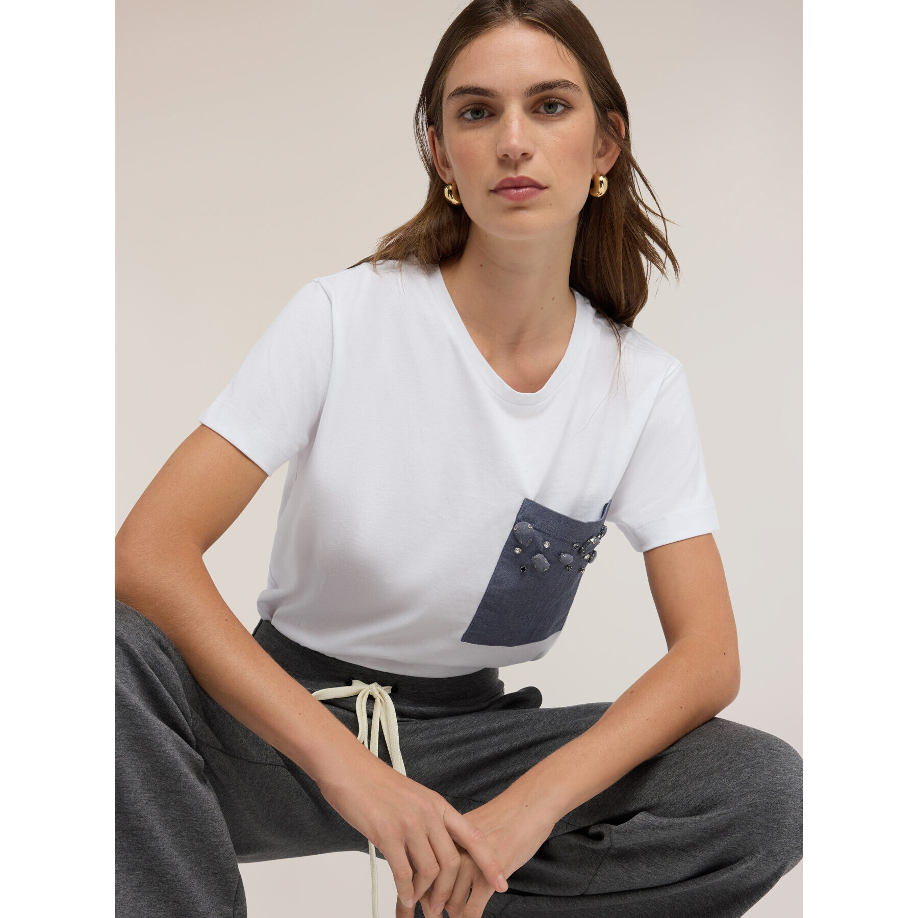 Motivi - Camiseta con bolsillo con piedras y estrás - Blanco