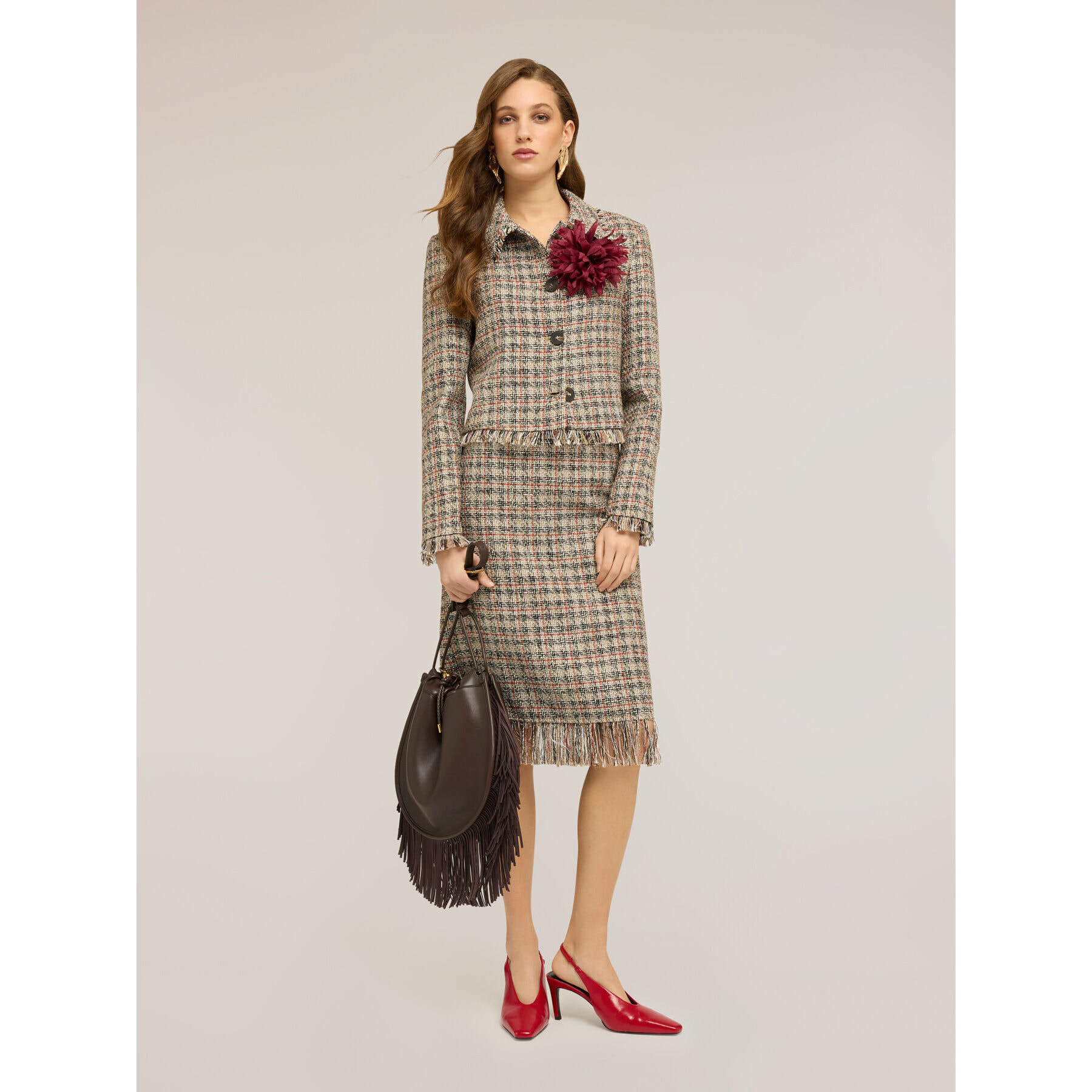 Motivi - Chaqueta corta en bouclé con flecos y broche - Beige