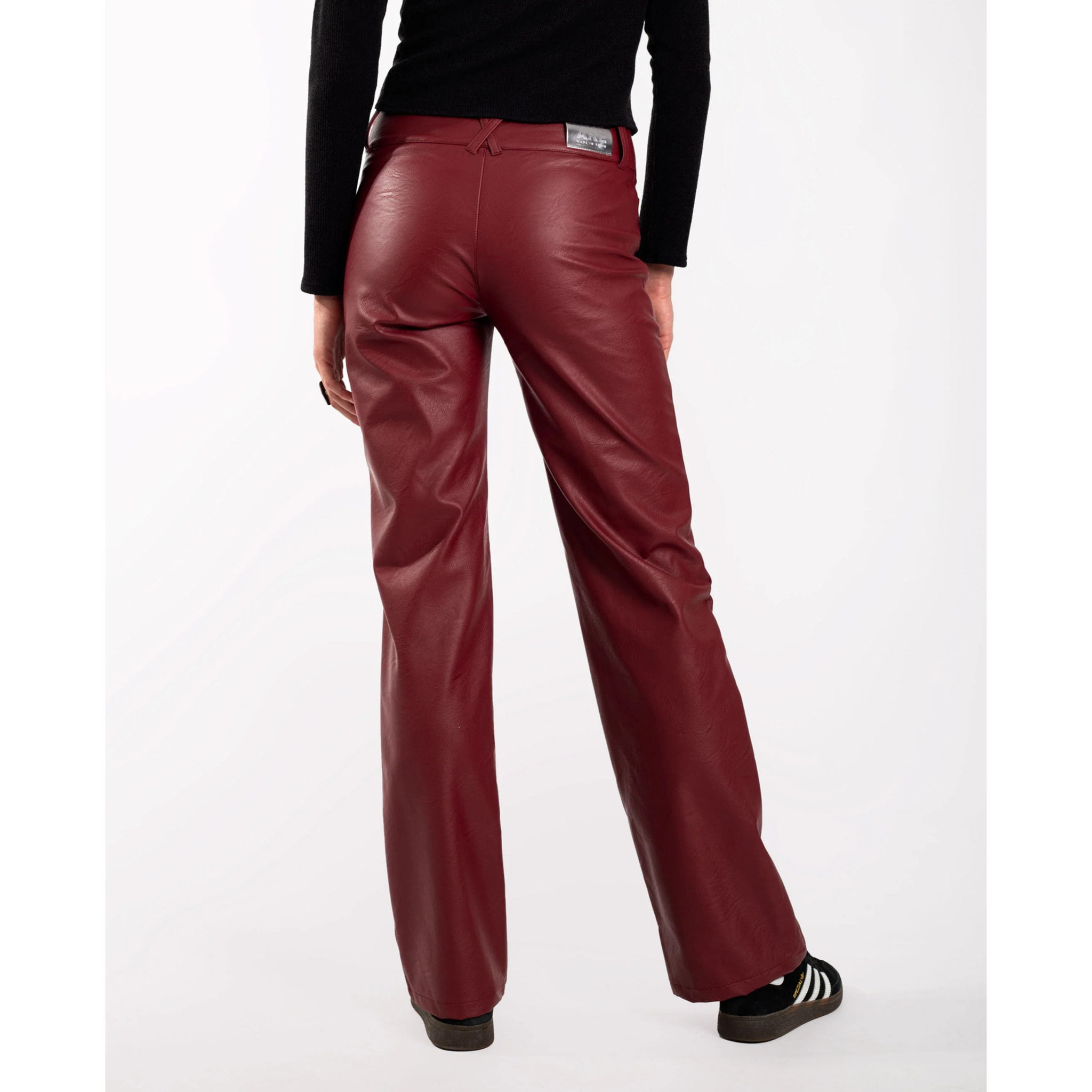 Pantalón de mujer polipiel oversize