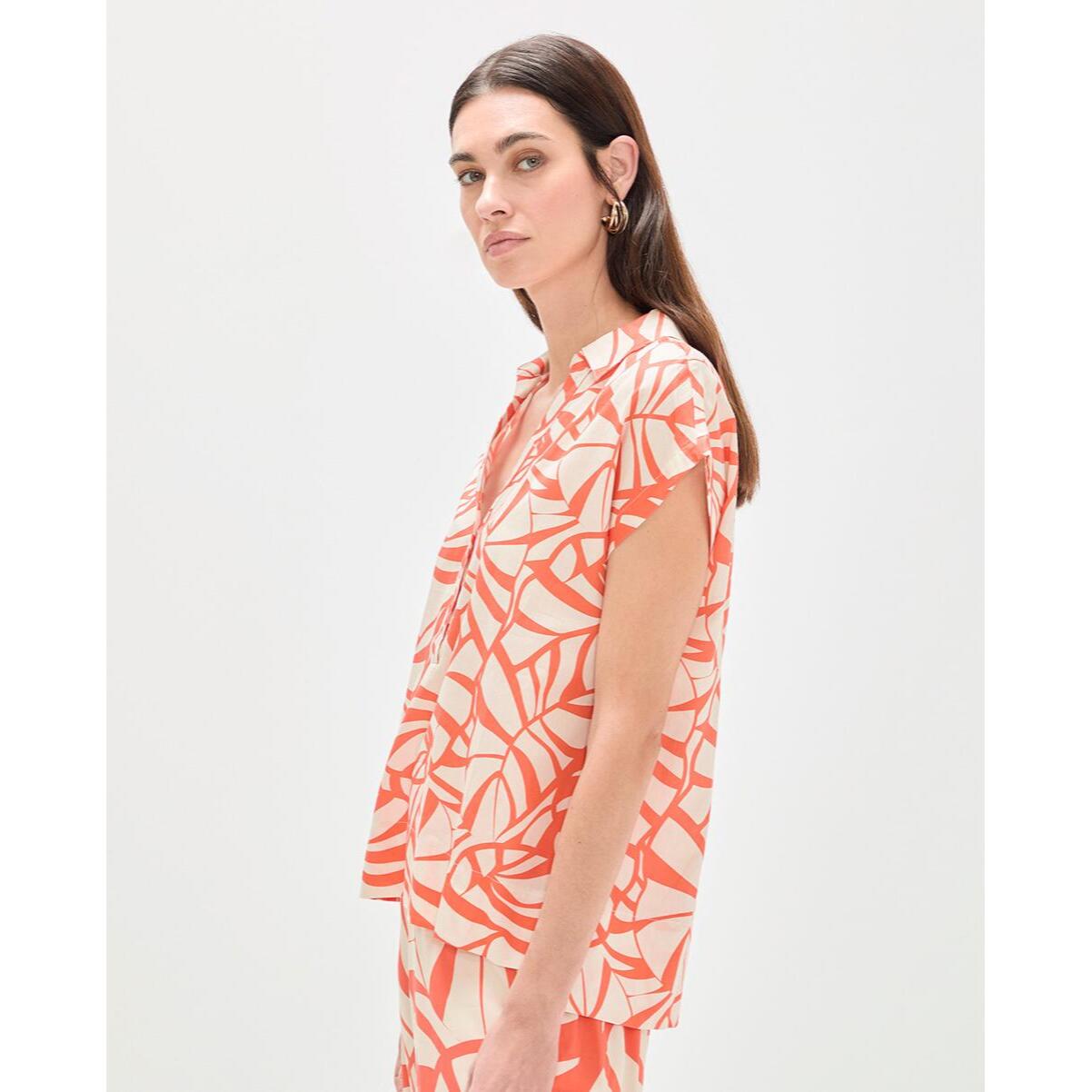Blusa a collo alto con stampa a foglie