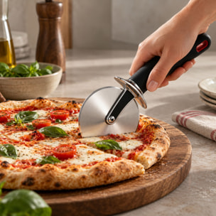 Roulette à pizza en acier inoxydable avec manche en plastique