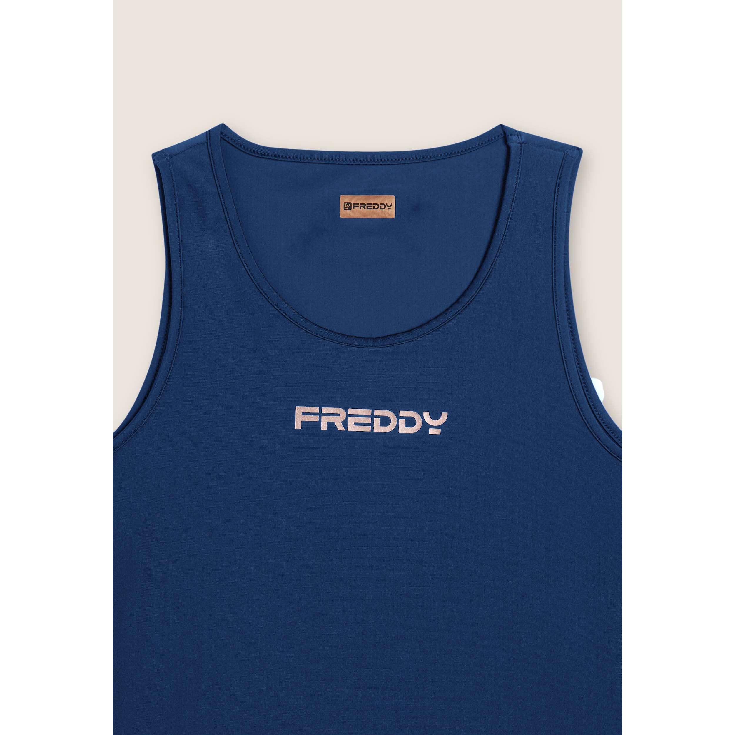 Canotta tecnica con girospalla ampio e taglio regular