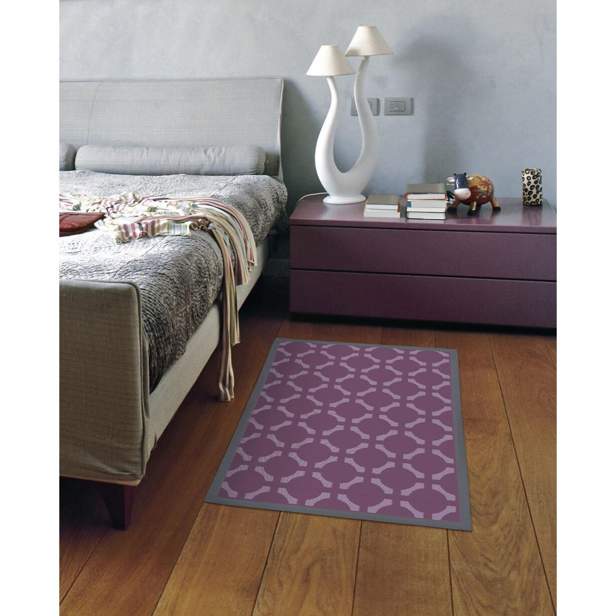 Alfombra de vinilo tejido ELEGANT geométrica berenjena con ribete