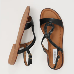 Sandali bassi in simil pelle con fasce intrecciate