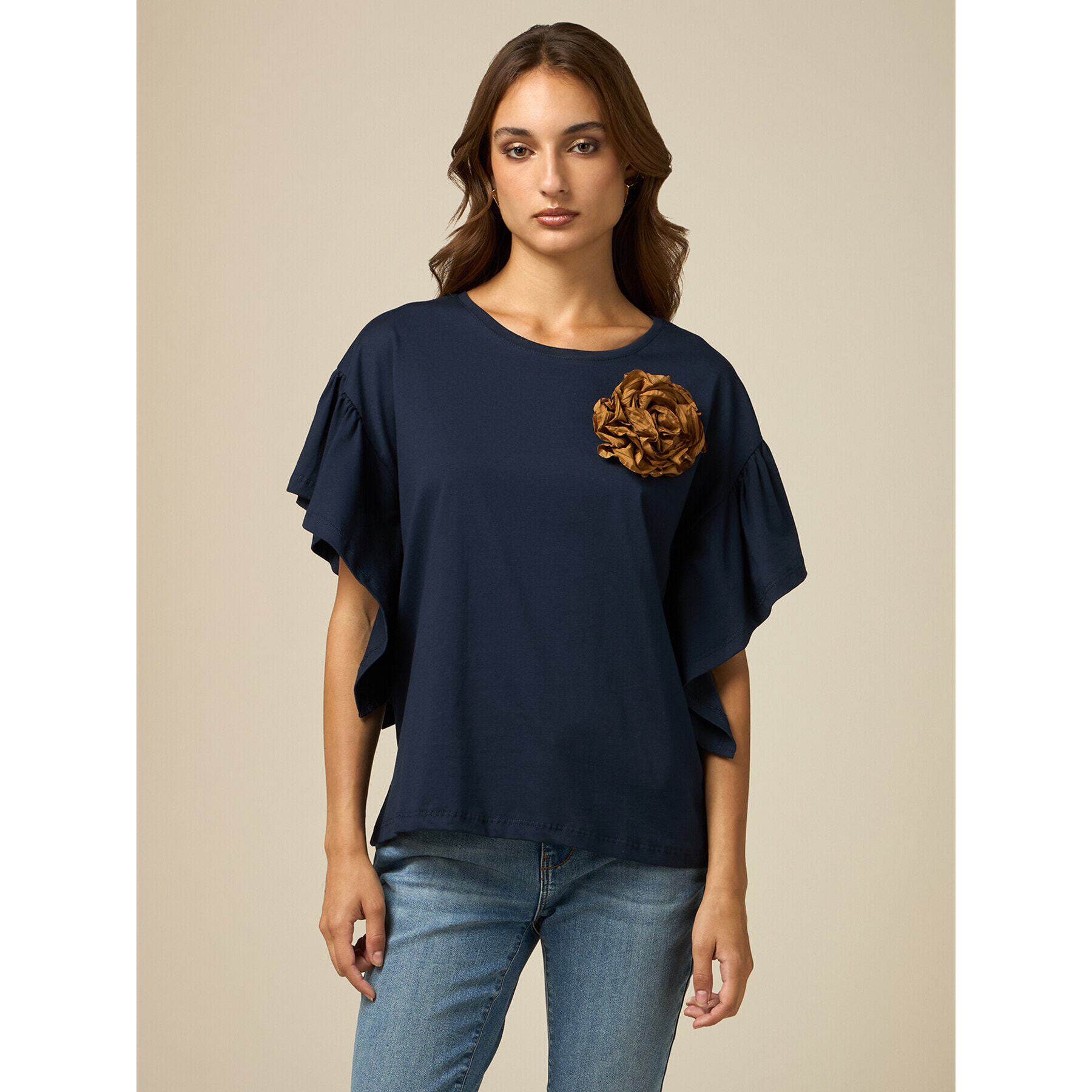 Oltre - T-shirt con spilla a fiore - Blu