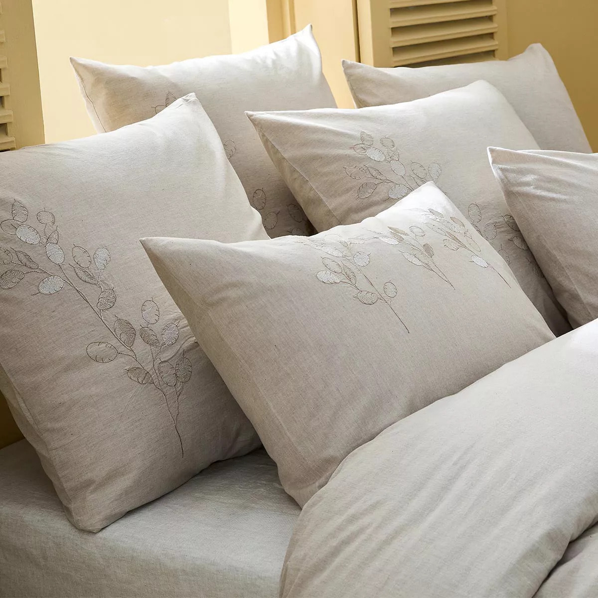 Taie d'oreiller pur coton lavé tissé teint brodé beige Monnaie du pape naturel
