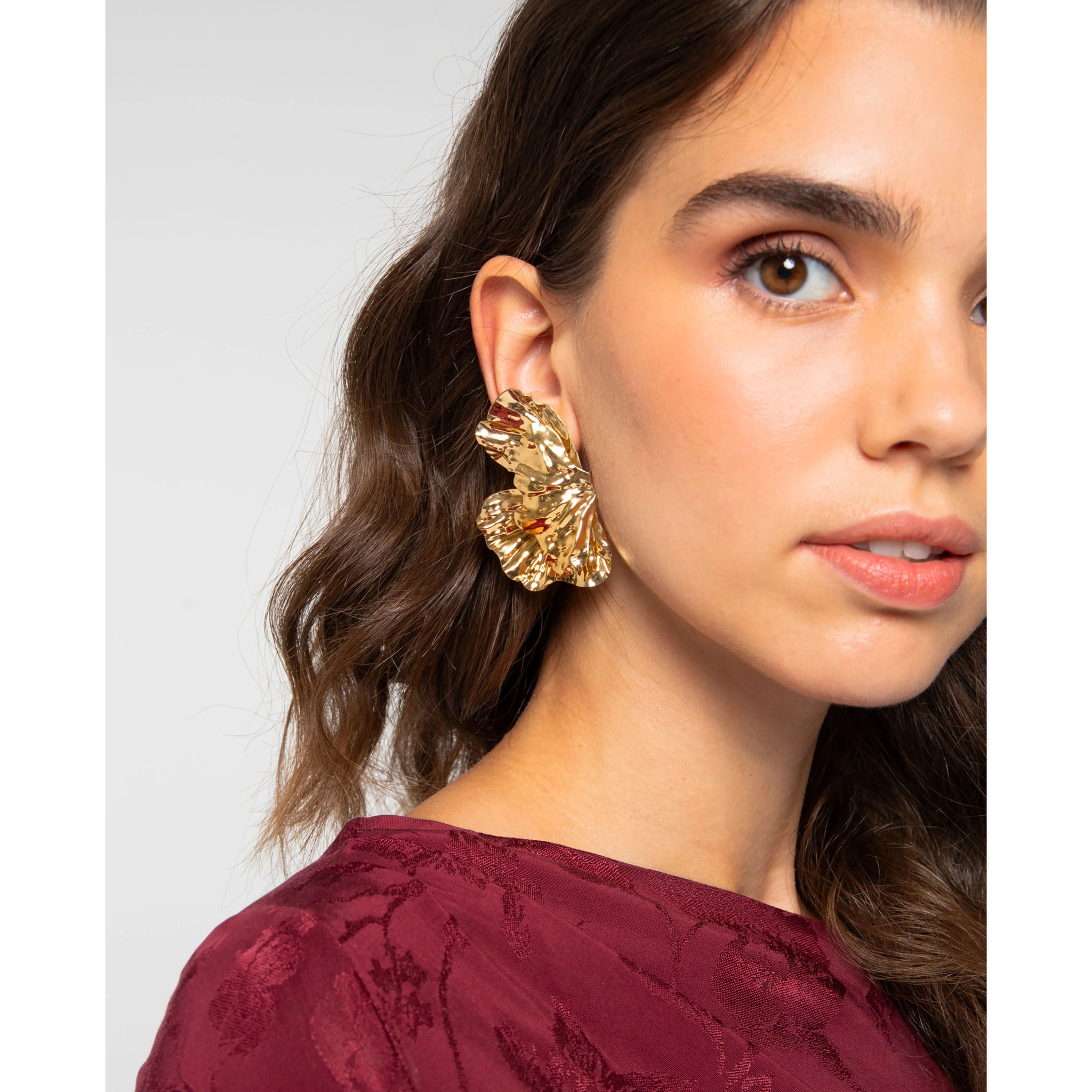 Pendientes en forma de pétalo irregular