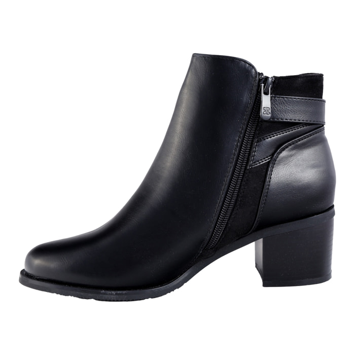 Tronchetti in simil pelle e fibbia laterale