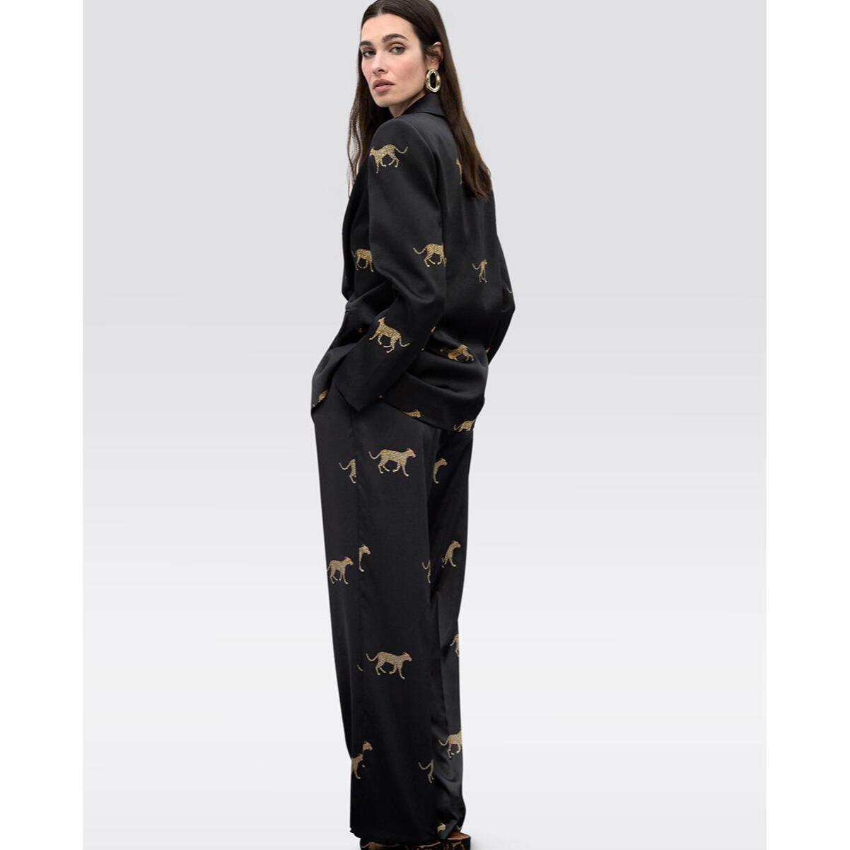Pantaloni a pieghe in raso con stampa leopardata