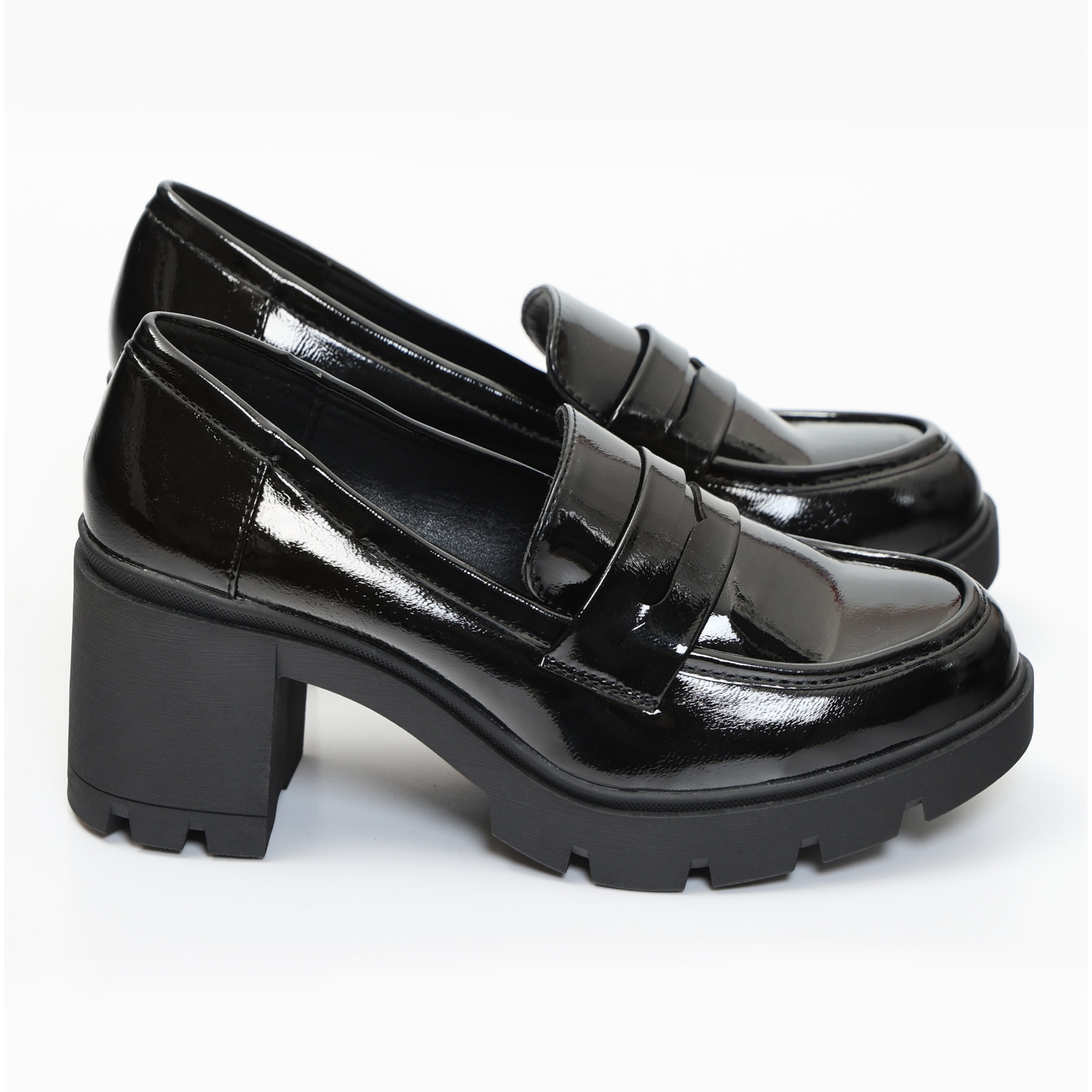 Mocassini in simil pelle verniciata con tacco comodo