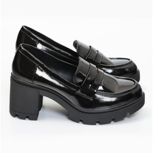 Mocassini in simil pelle verniciata con tacco comodo