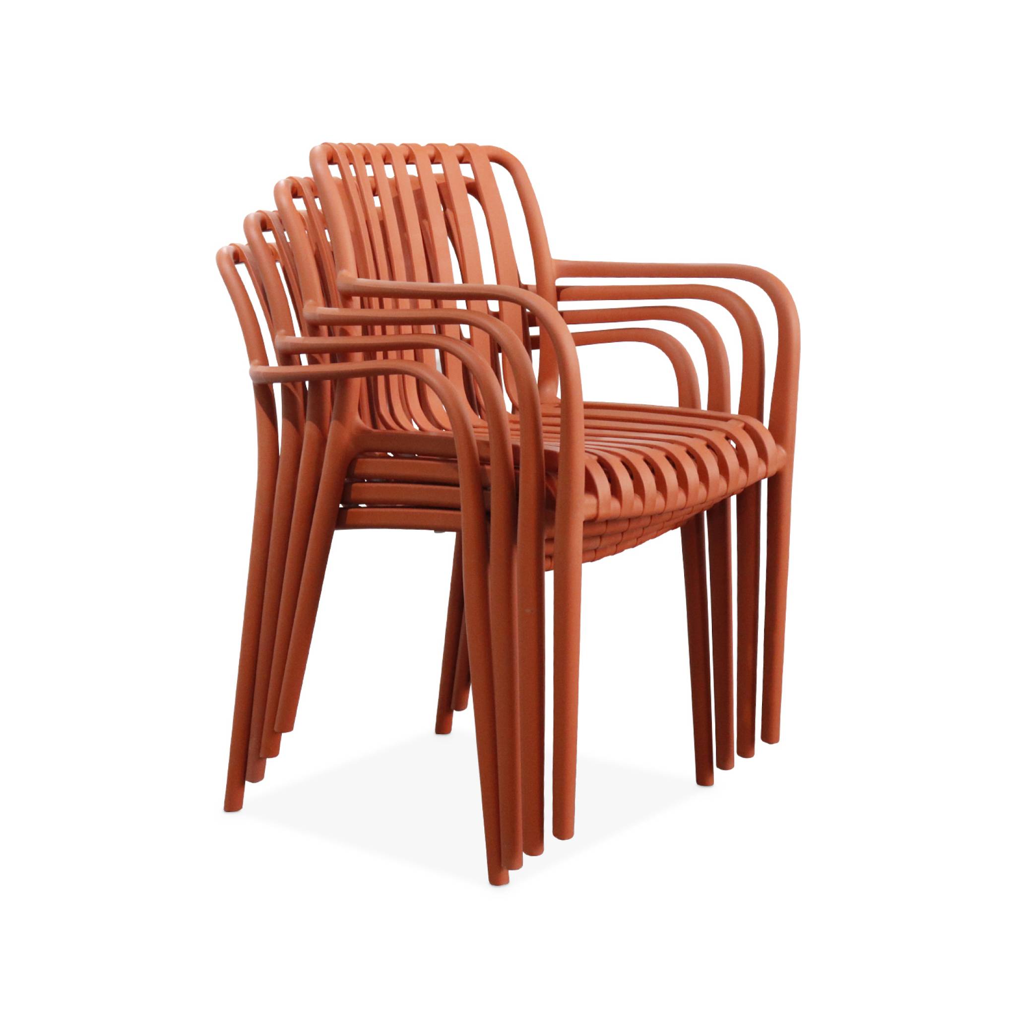 Lot de 4 fauteuils de jardin en plastique terracotta. empilables. design linéaire