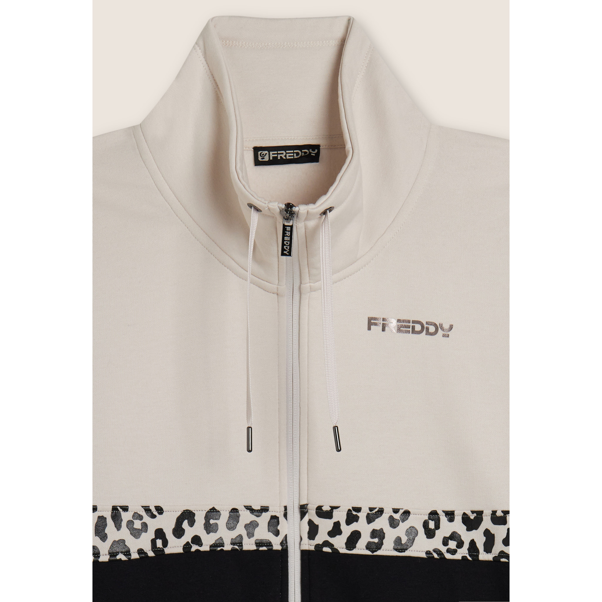 Tuta con zip e collo alto decorata da inserti animalier