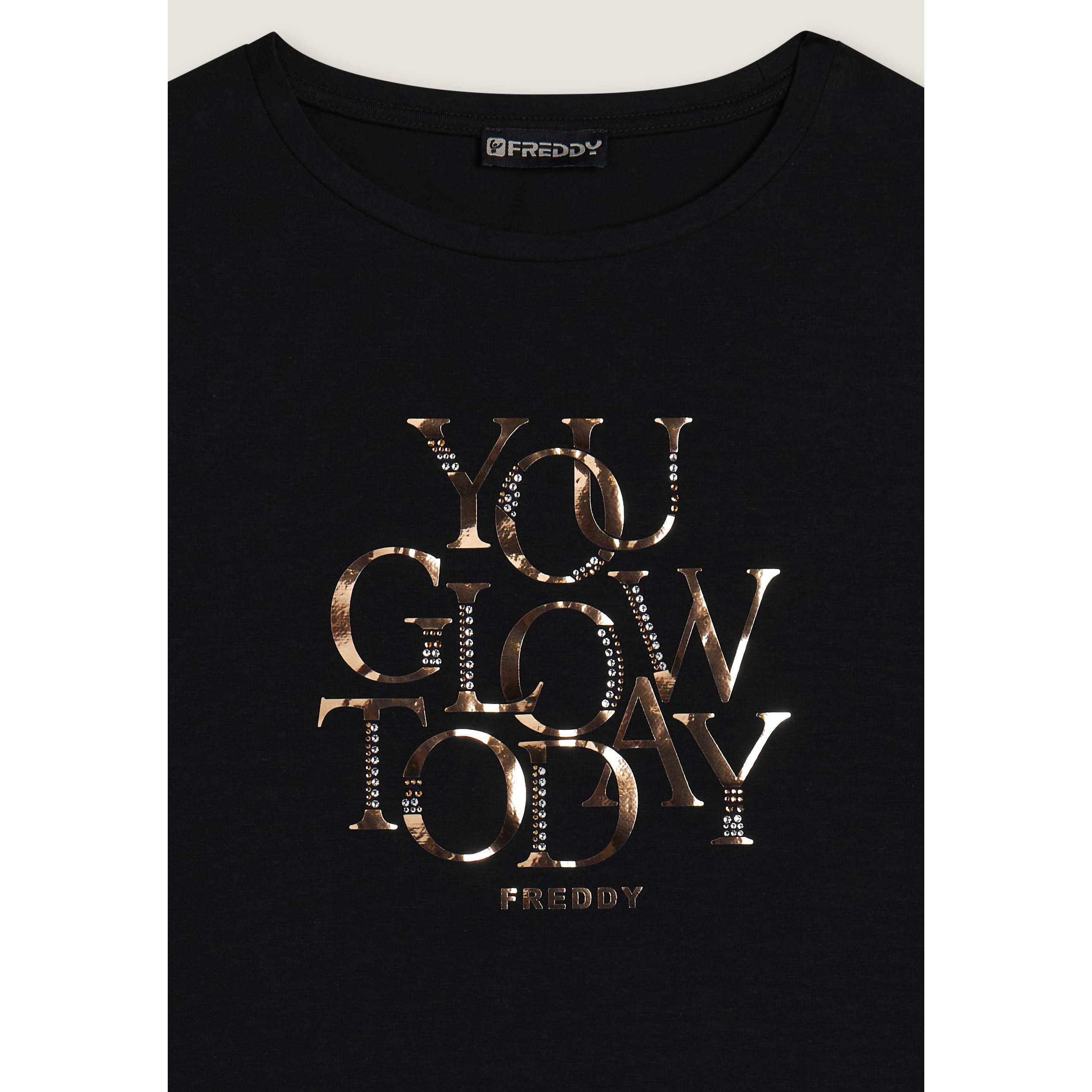 T-shirt con strass “You Glow Today”