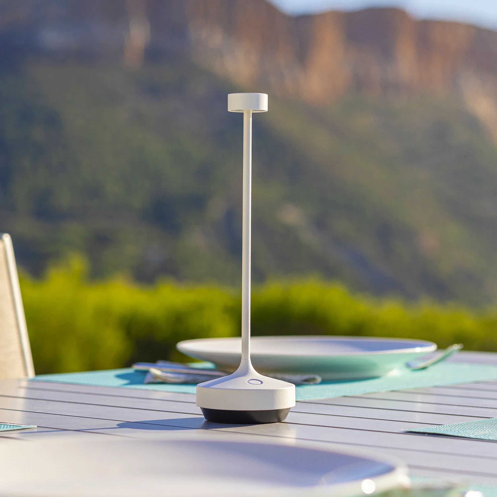 6 Lampes de table RUBY Blanc H25cm + base de chargement