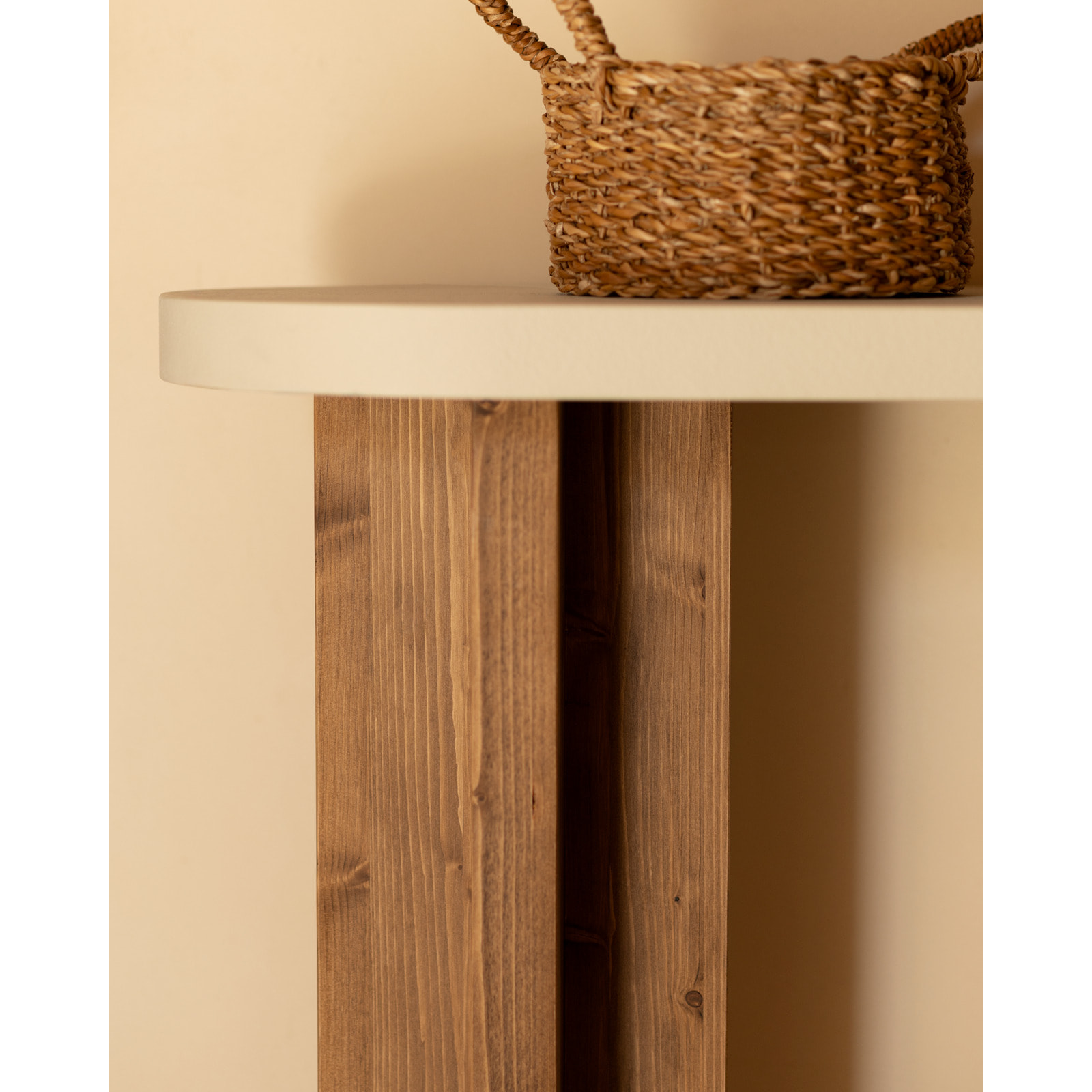 Console en microciment et pieds en bois ton chêne foncé de 120x80cm Hauteur: 35 Longueur: 120 Largeur: 80