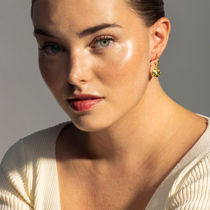 Pendientes de Madreperla Blanca acabados en oro amarillo de 18K- Oriel