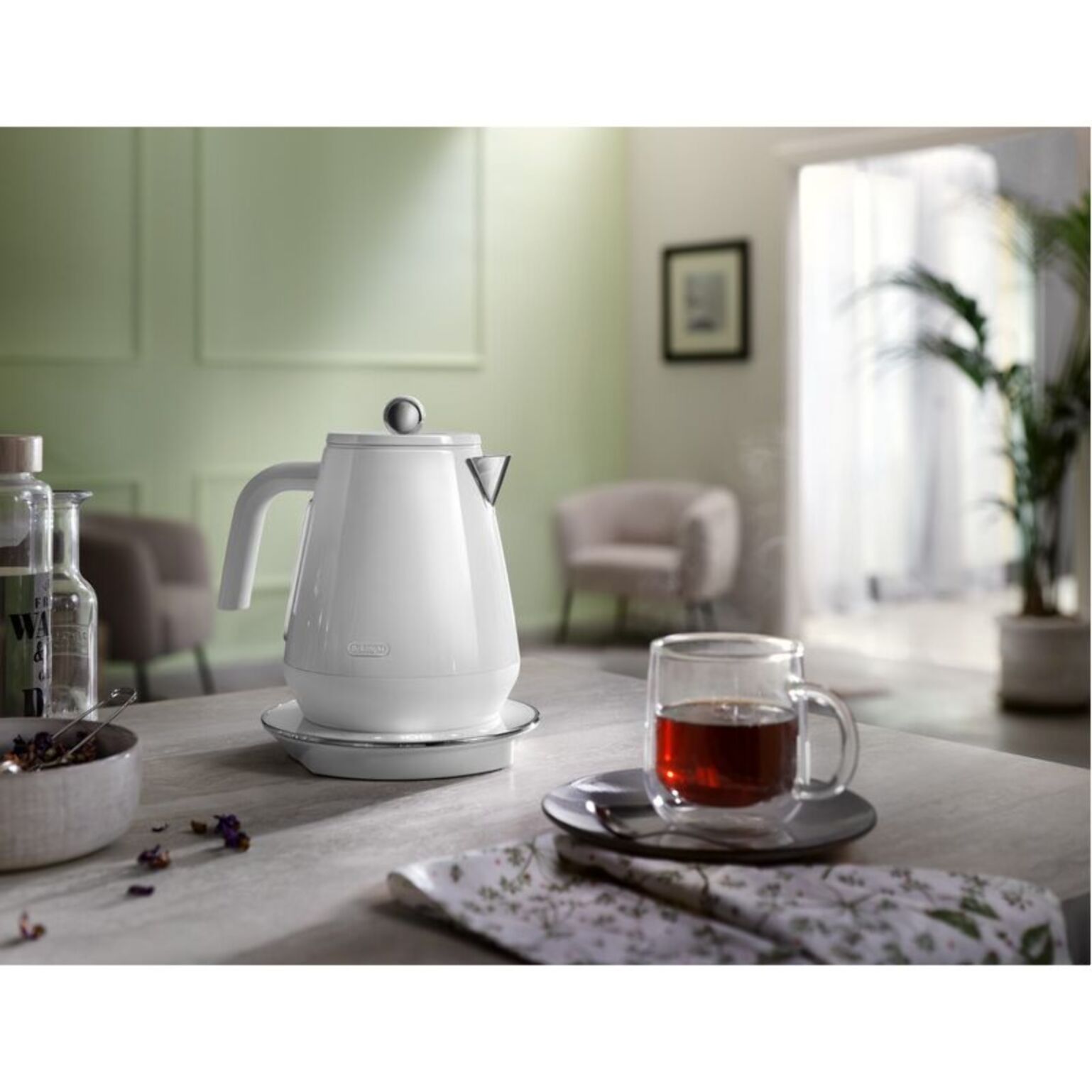 Bouilloire à température réglable DELONGHI Eclettica KBY2011.W