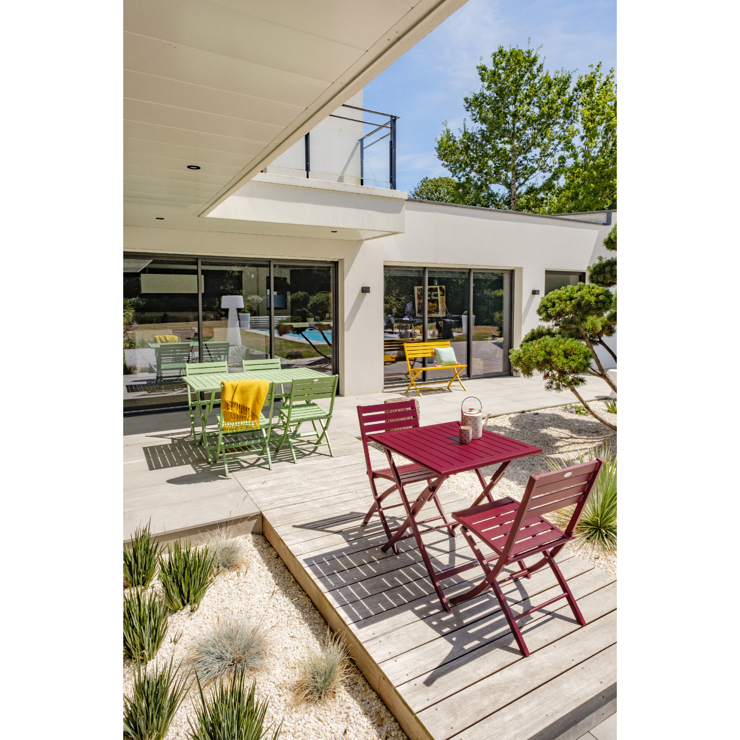 MARIUS - Ensemble repas de jardin 2 places en aluminium rouge carmin