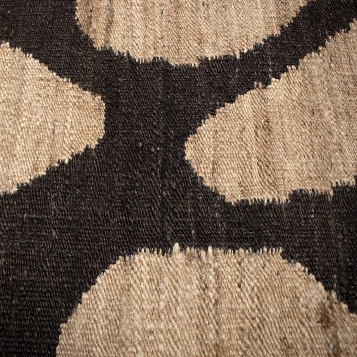 Tapis Kilim FIca tissé à la main en jute avec des formes rondes pour motif
