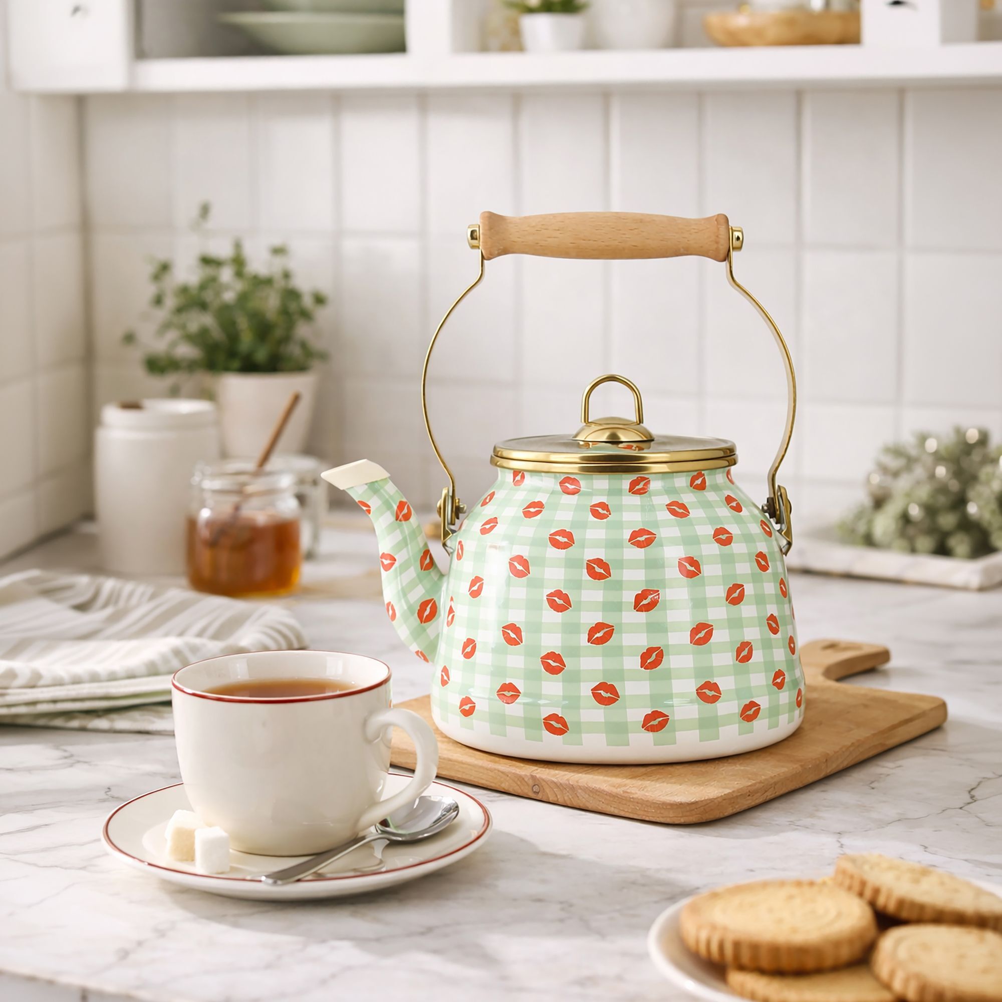 Bouilloire 2,5L en acier émaillé avec motif bisous - tous feux VICHY
