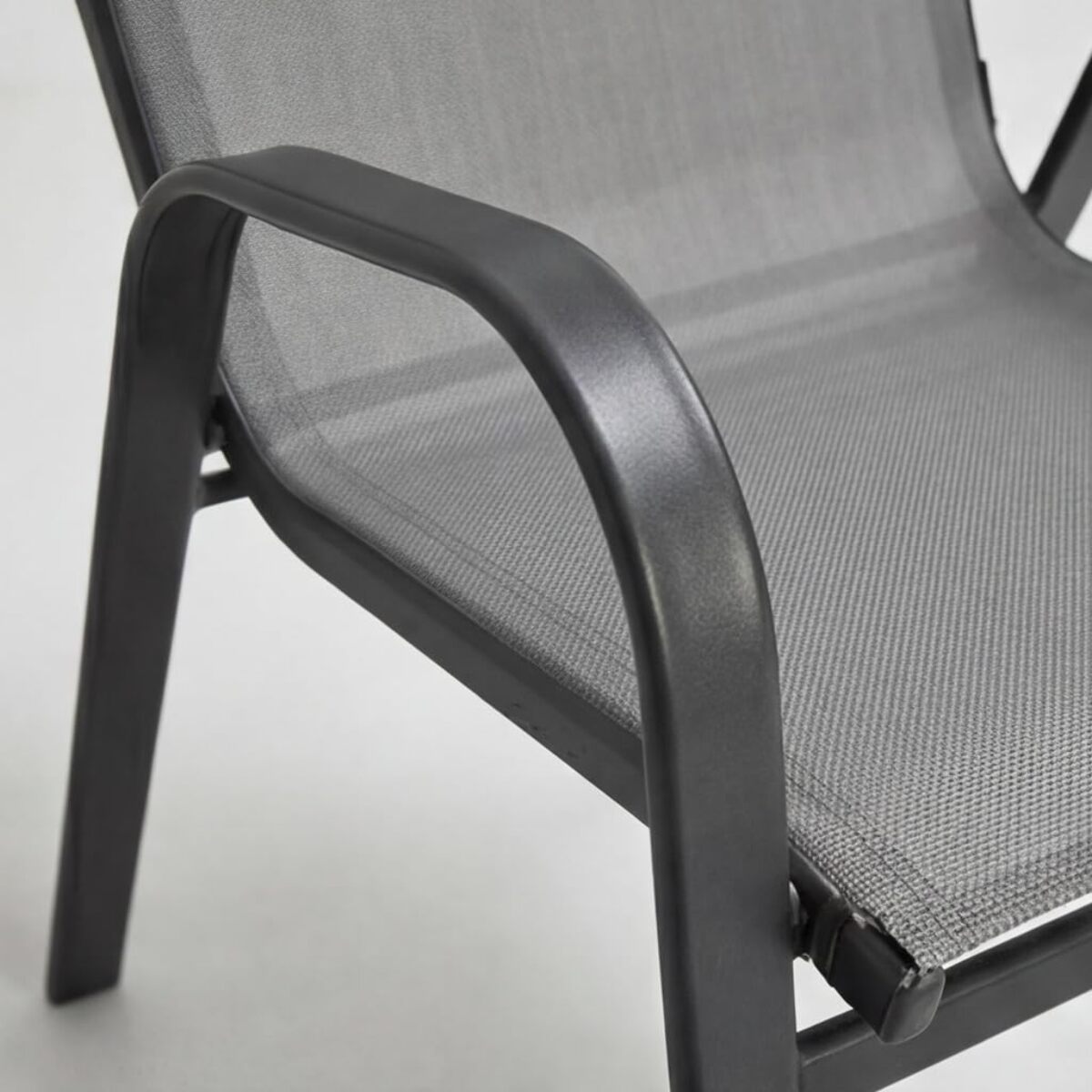 Set 4 sedie da giardino in acciaio zincato verniciato a polvere con seduta in texilene traspirante, resistenti agli agenti atmosferici, leggere e confortevoli, ideali per balcone terrazzo e outdoor, facili da pulire e durevoli