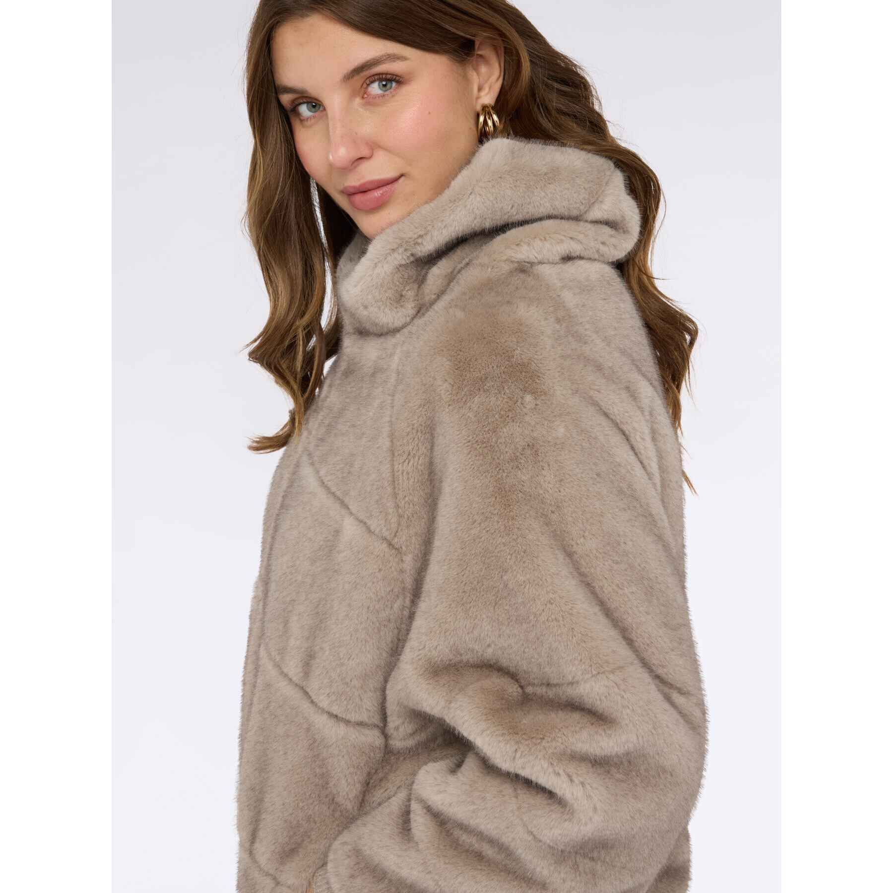 Fiorella Rubino - Chaqueta corta efecto peluche con capucha - Gris