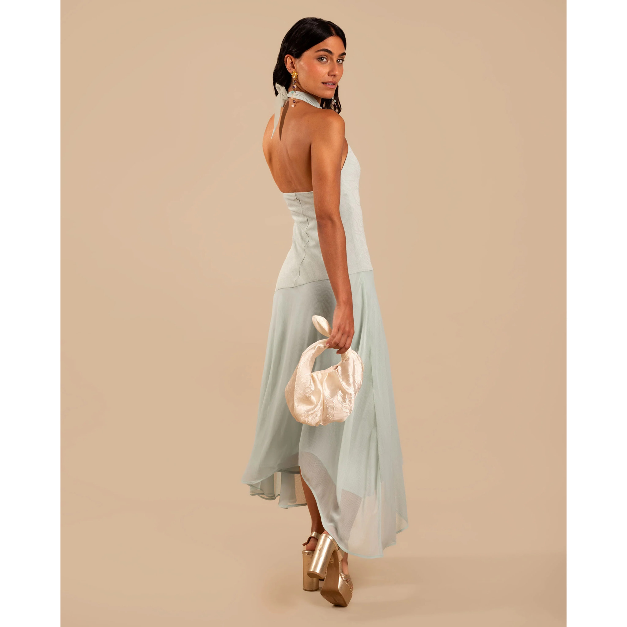 Vestido midi asimétrico con cuello halter