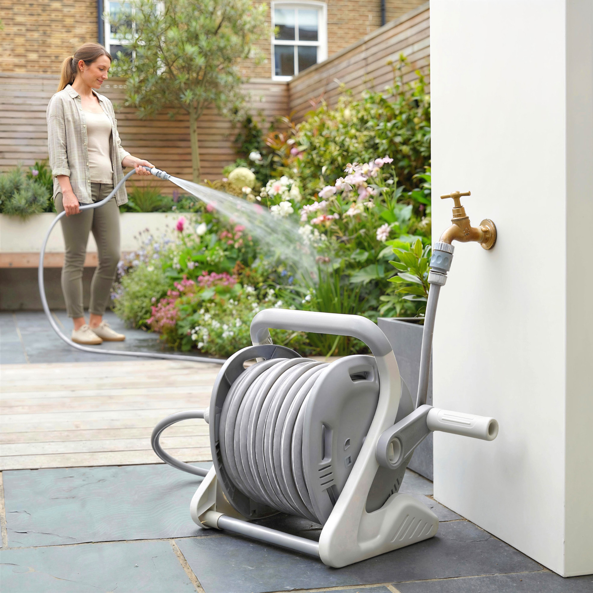 Dévidoir mural portable 2 en 1 enrouleur auto tuyau 20+2m lance arrosage 2 modes