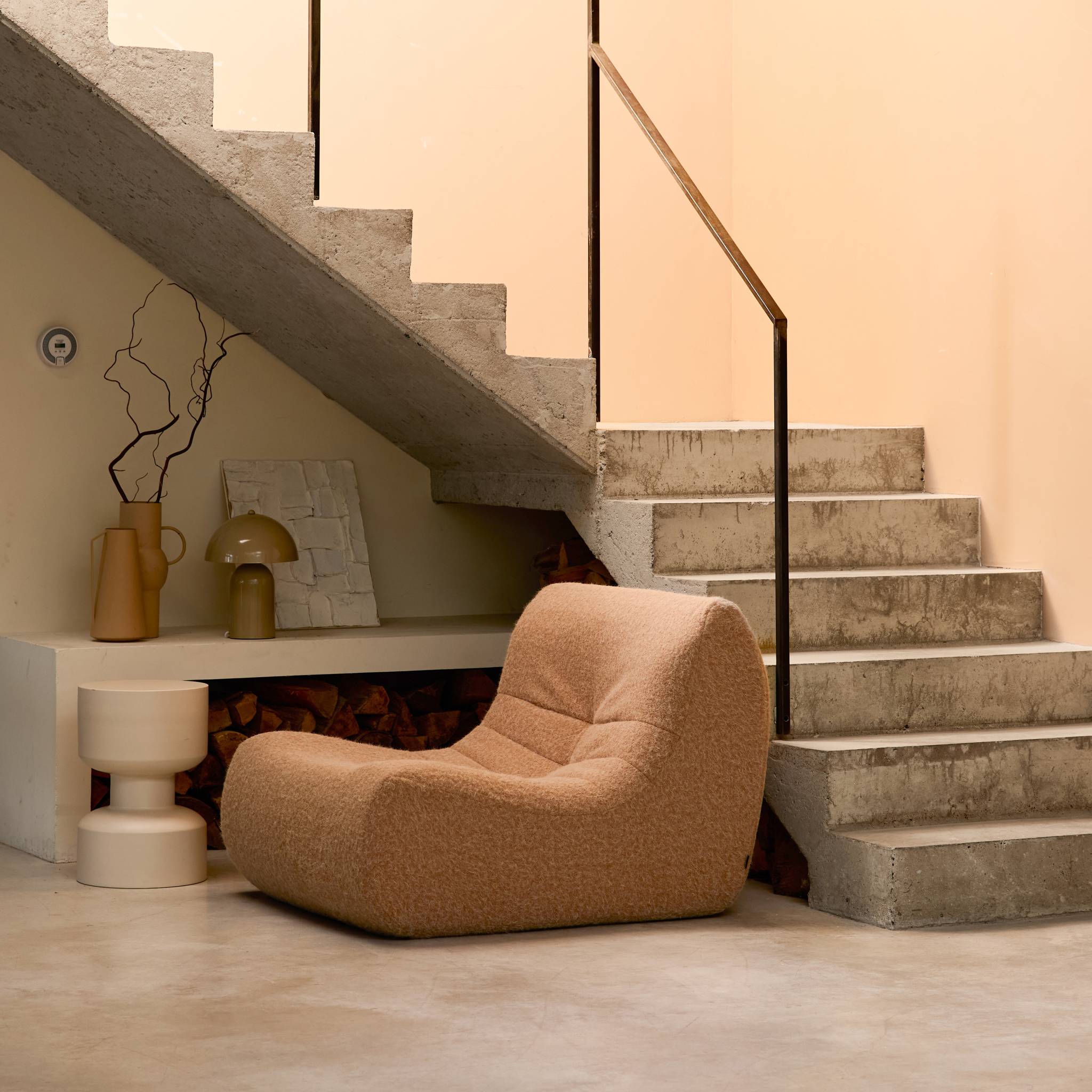 Chauffeuse tissu effet alpaca 1 place. beige. style contemporain. L 91 x P 105 x H 72cm