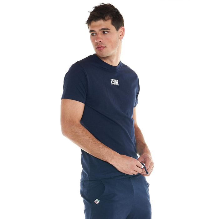 Conjunto completo para hombre compuesto por camiseta Leone Basic y pantalón corto