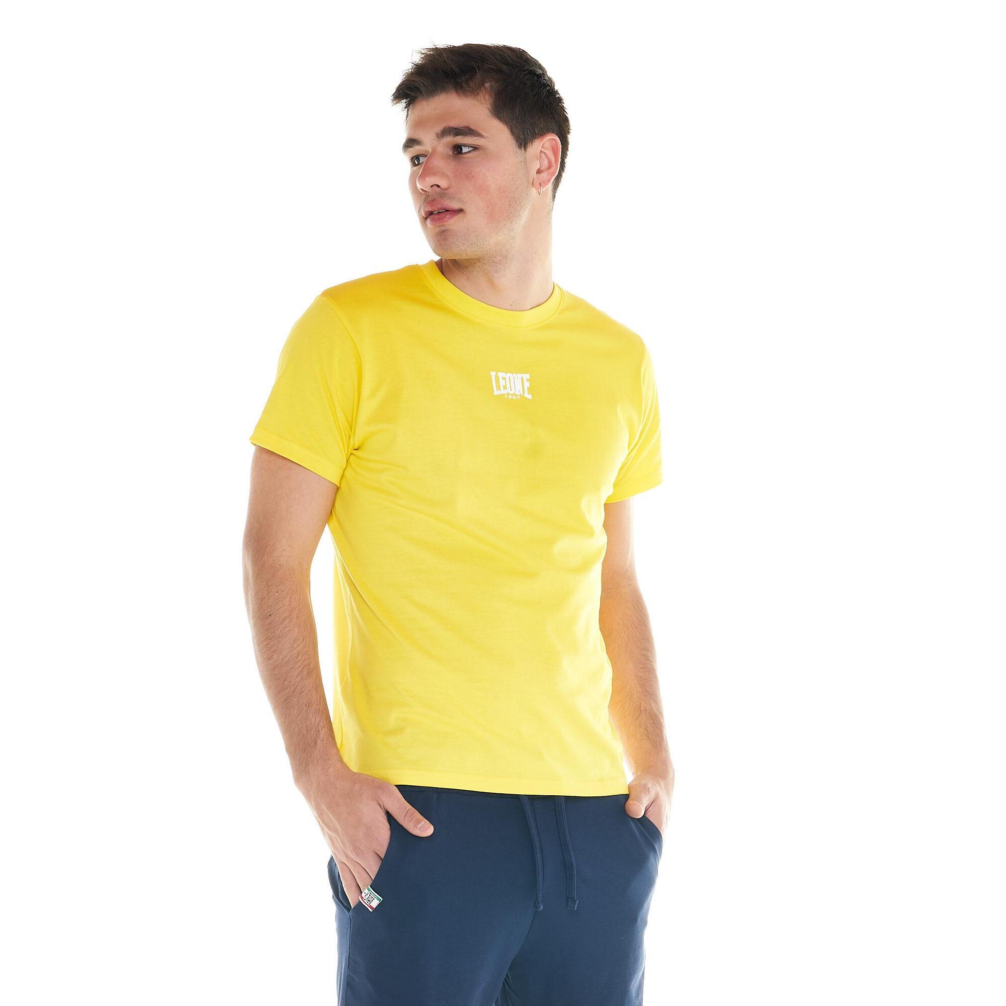 Completo set da uomo composto da t-shirt e pantaloncini Leone Basic