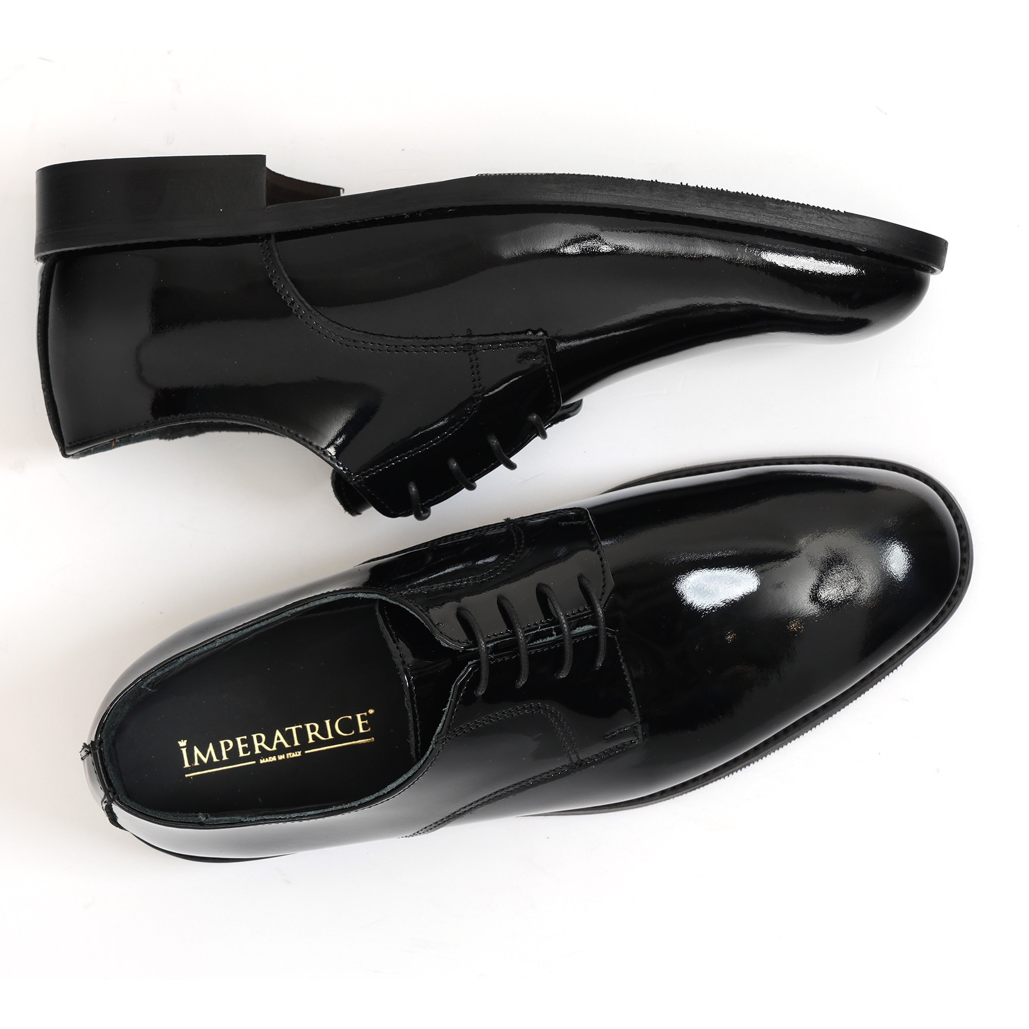 Derby stringate in pelle verniciata con fondo cuoio antiscivolo