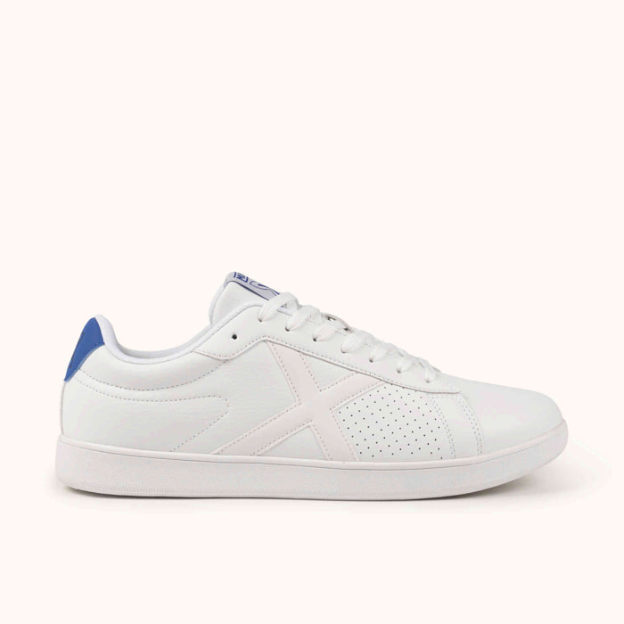 Zapatilla Minimalista Urbana en Piel Blanca con Detalle Azul MUNICH OPEN 01