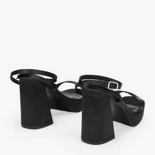 Sandalias de tacón campana negras