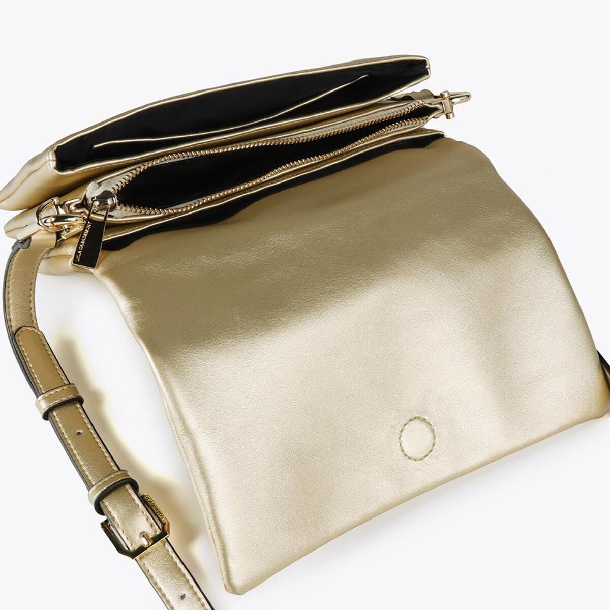 Borsa a tracolla in ecopelle con tre scomparti e patta