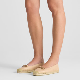 Alpargata Pax plana estilo bailarina en napa con lazito