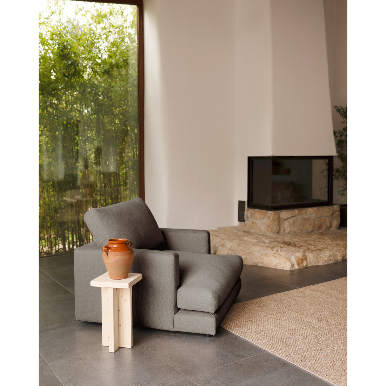 Fauteuil de teinte gris foncé de 105cm Hauteur: 85 Longueur: 108 Largeur: 105