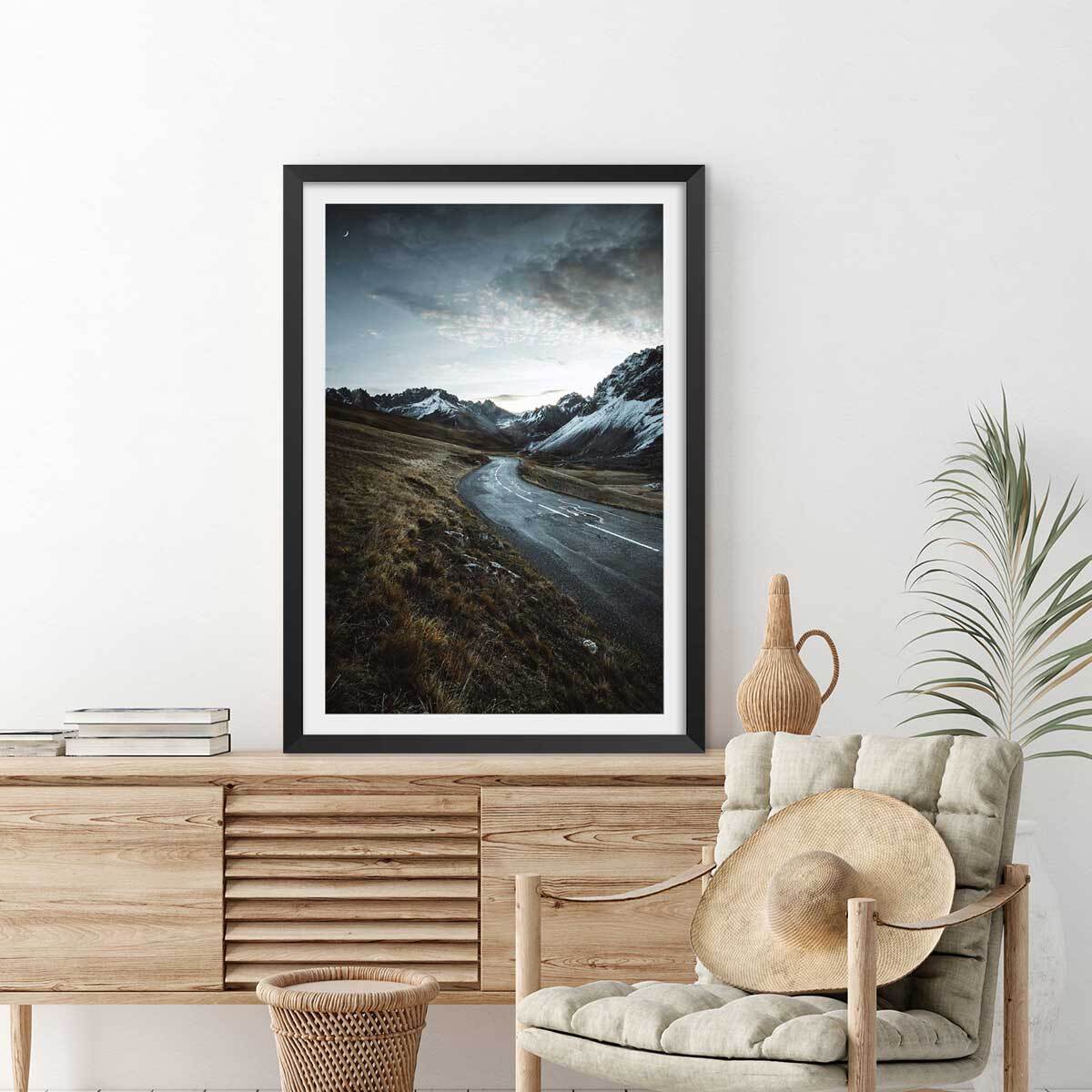 Affiche paysage sur la route du galibier Affiche sous cadre noir