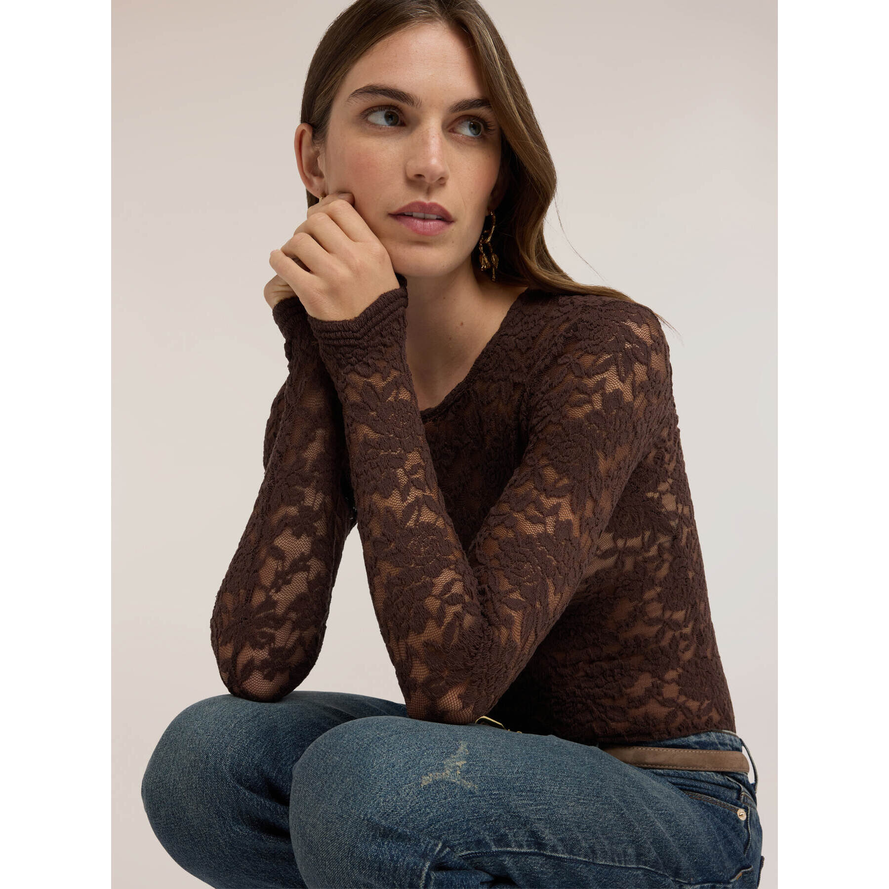Motivi - T-shirt in pizzo floreale con orlo smerlato - Marrone