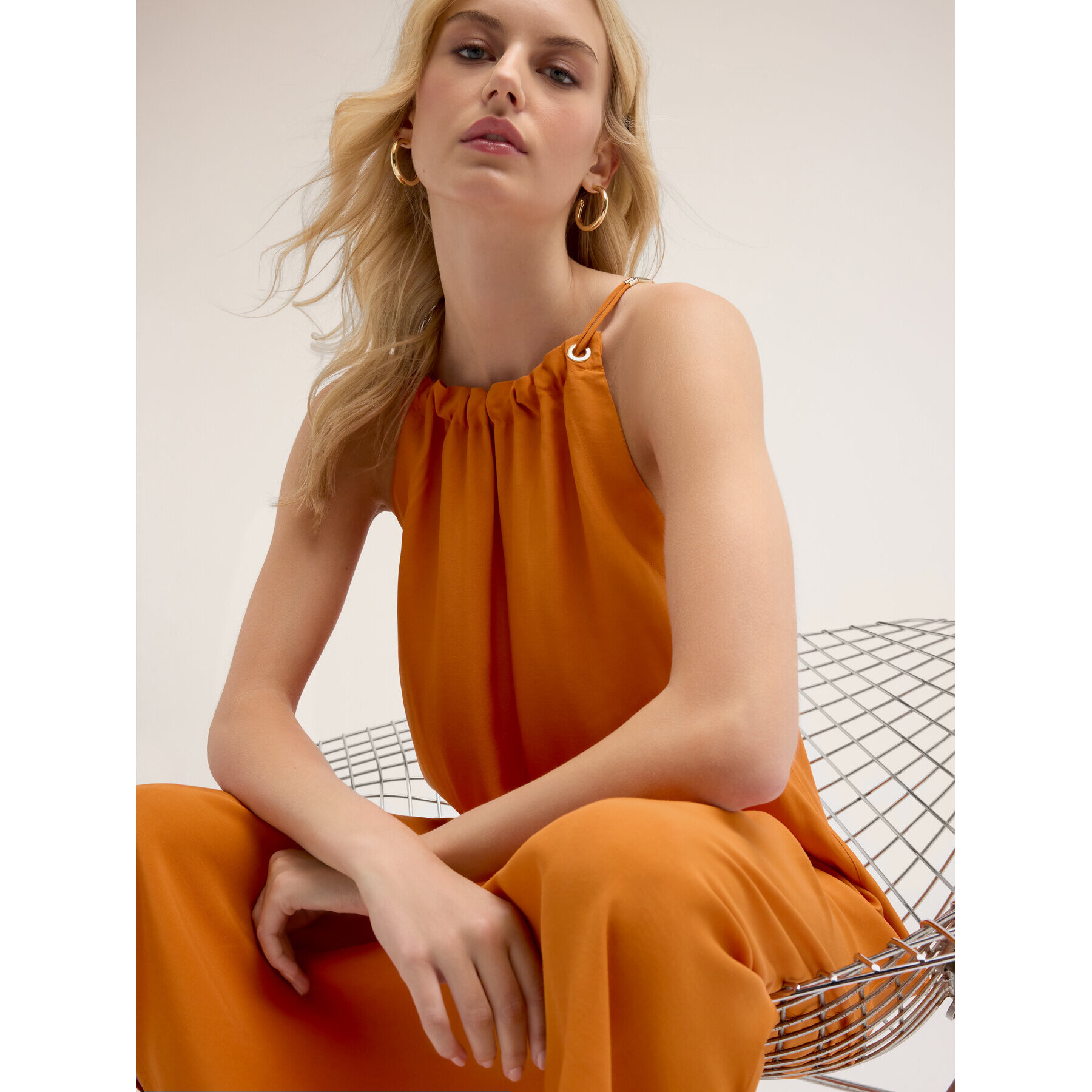 Motivi - Vestido largo fluido con ojales - Naranja sol