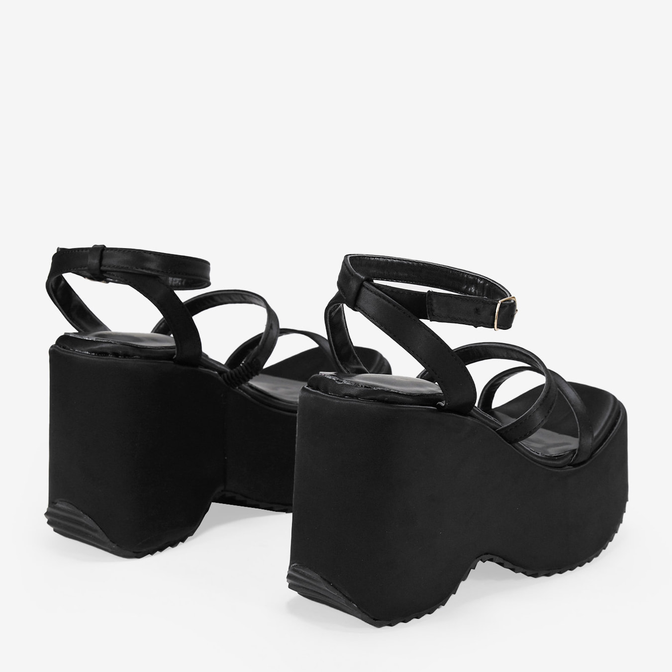 Sandalias de cuña y plataforma negras en satén