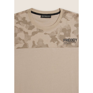 T-shirt camouflage con fondo tinta unita e logo cuore