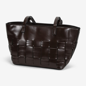 Bolso de hombro marrón con trenzado