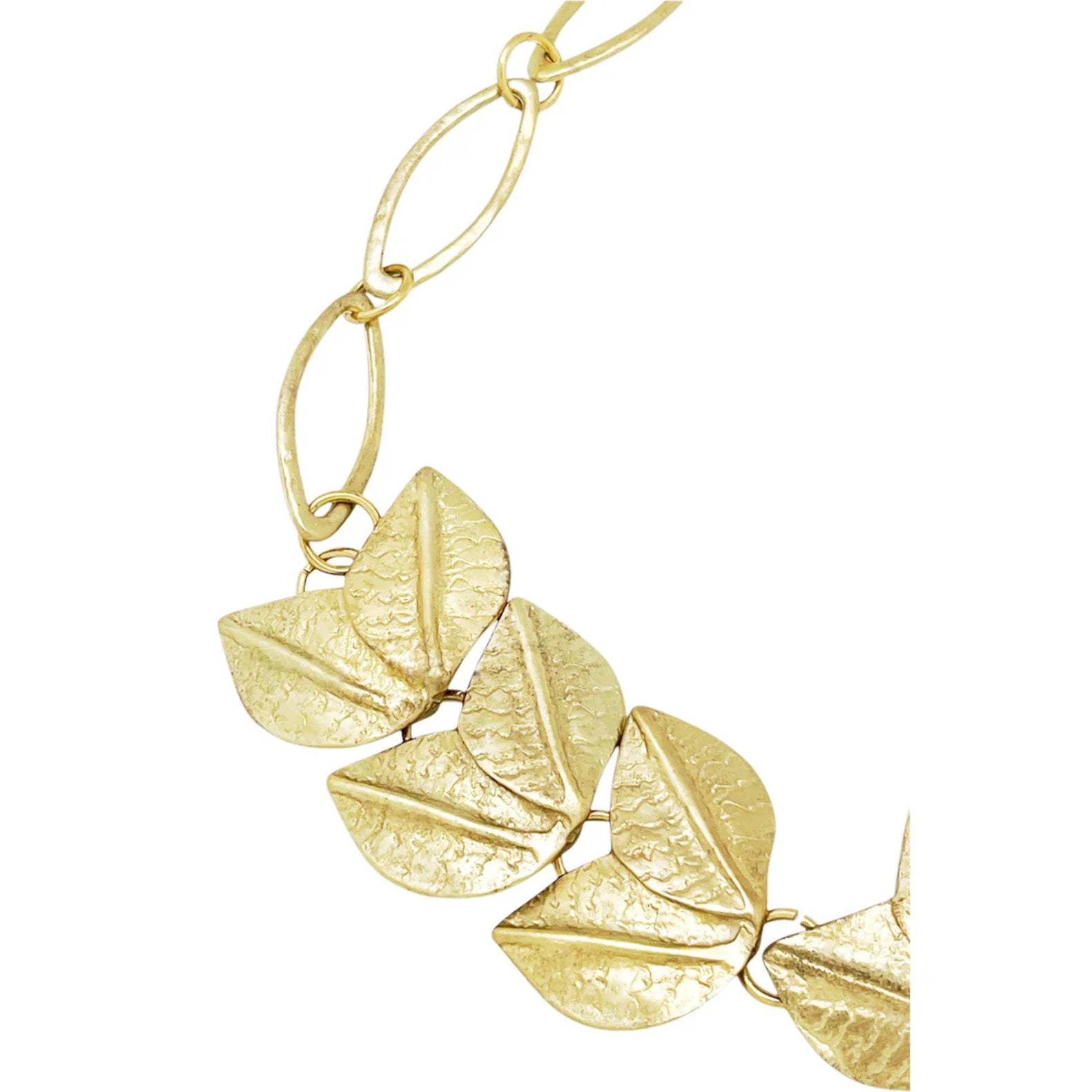 Cinturón Imperio con rosetón central en dorado