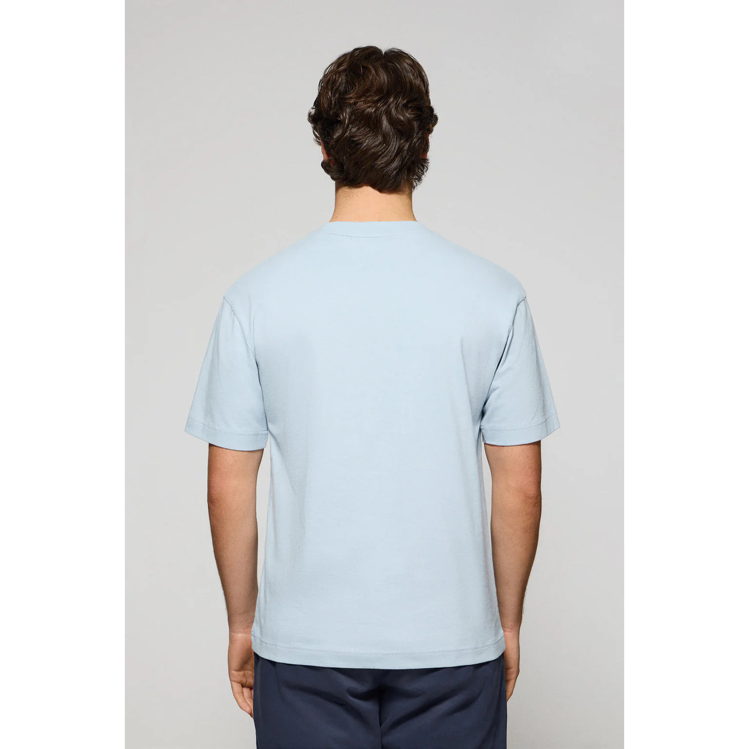 Camiseta azul claro de manga corta y cuello redondo con logotipo Polo Club