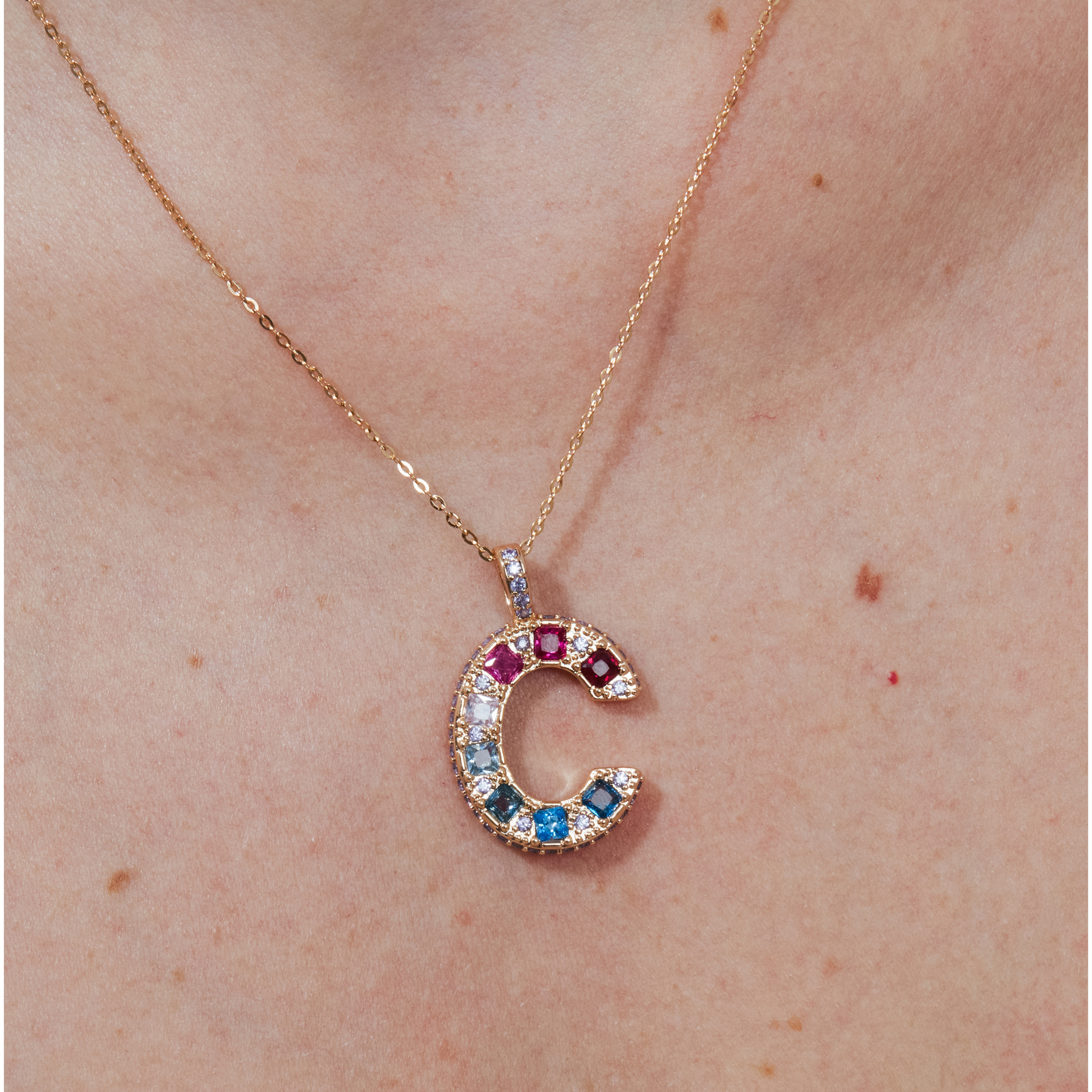Collar C acabado oro rosa 18k