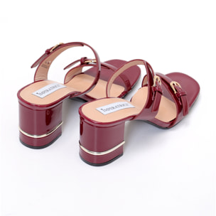 Sandali in simil pelle verniciata con fasce sottili e tacco comodo