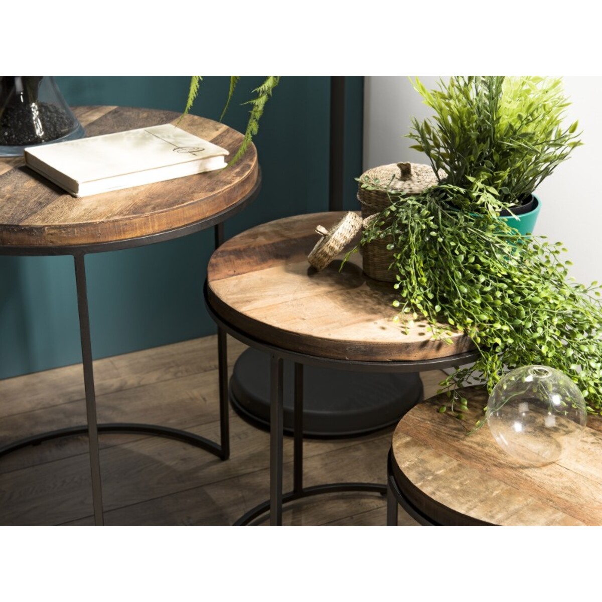 SIXTINE - Set de 3 tables d'appoint rondes marrons Teck recyclé Acacia Mahogany pieds métal noirs