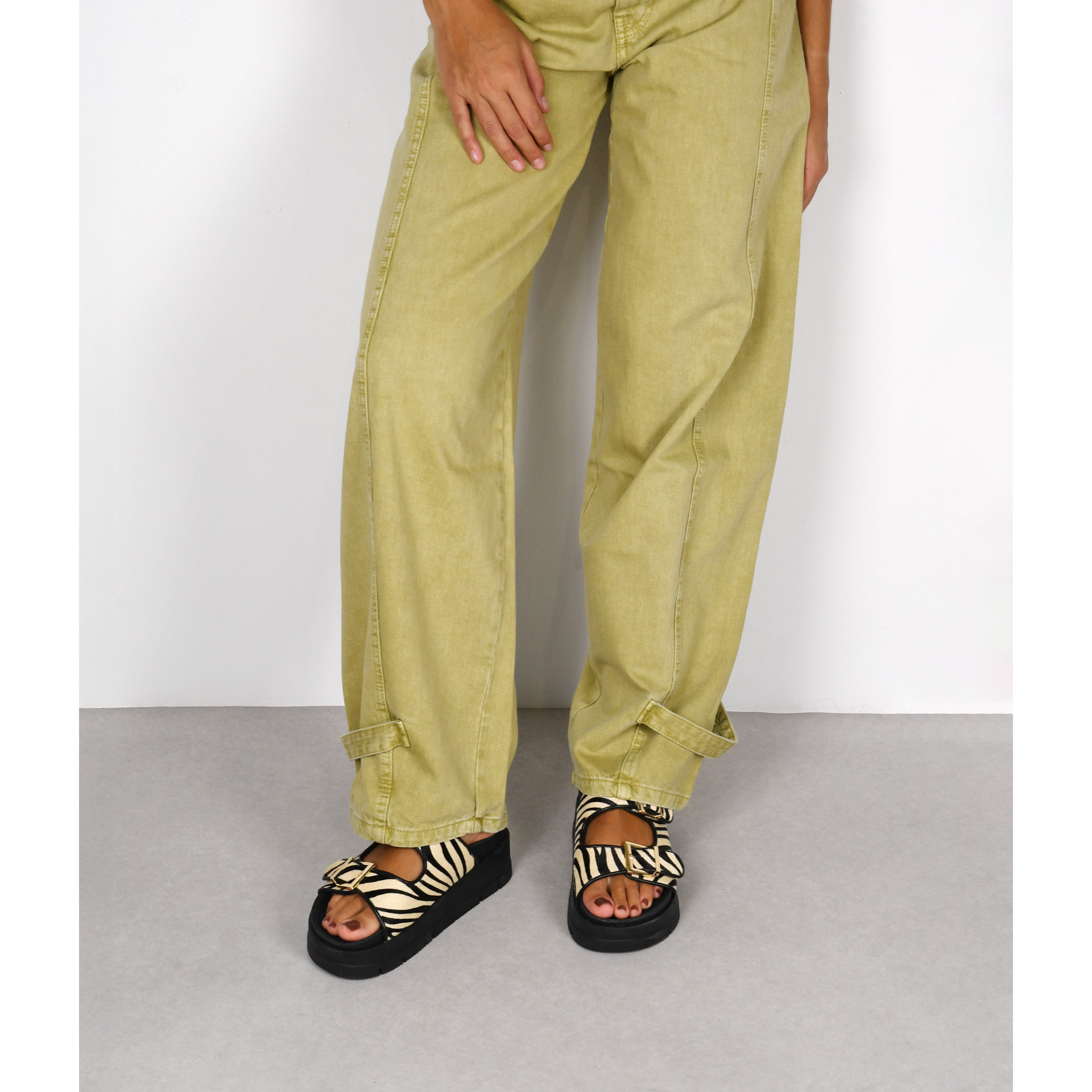 Sandalias de plataforma con pelo print cebra